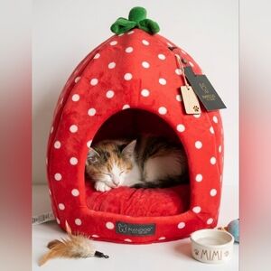 NANDOG Insta Fun Strawberry Pet Bed